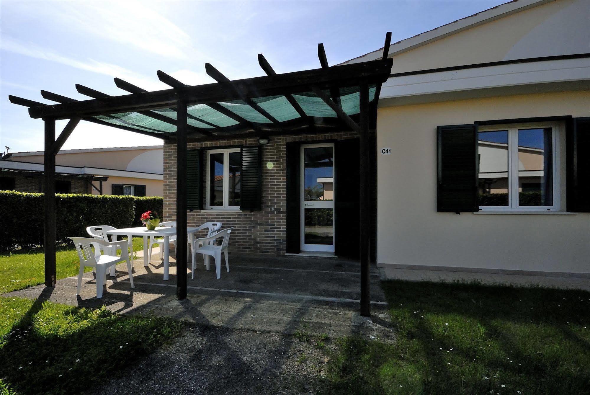 Vakantiepark Villaggio Turistico La Cecinella 3*