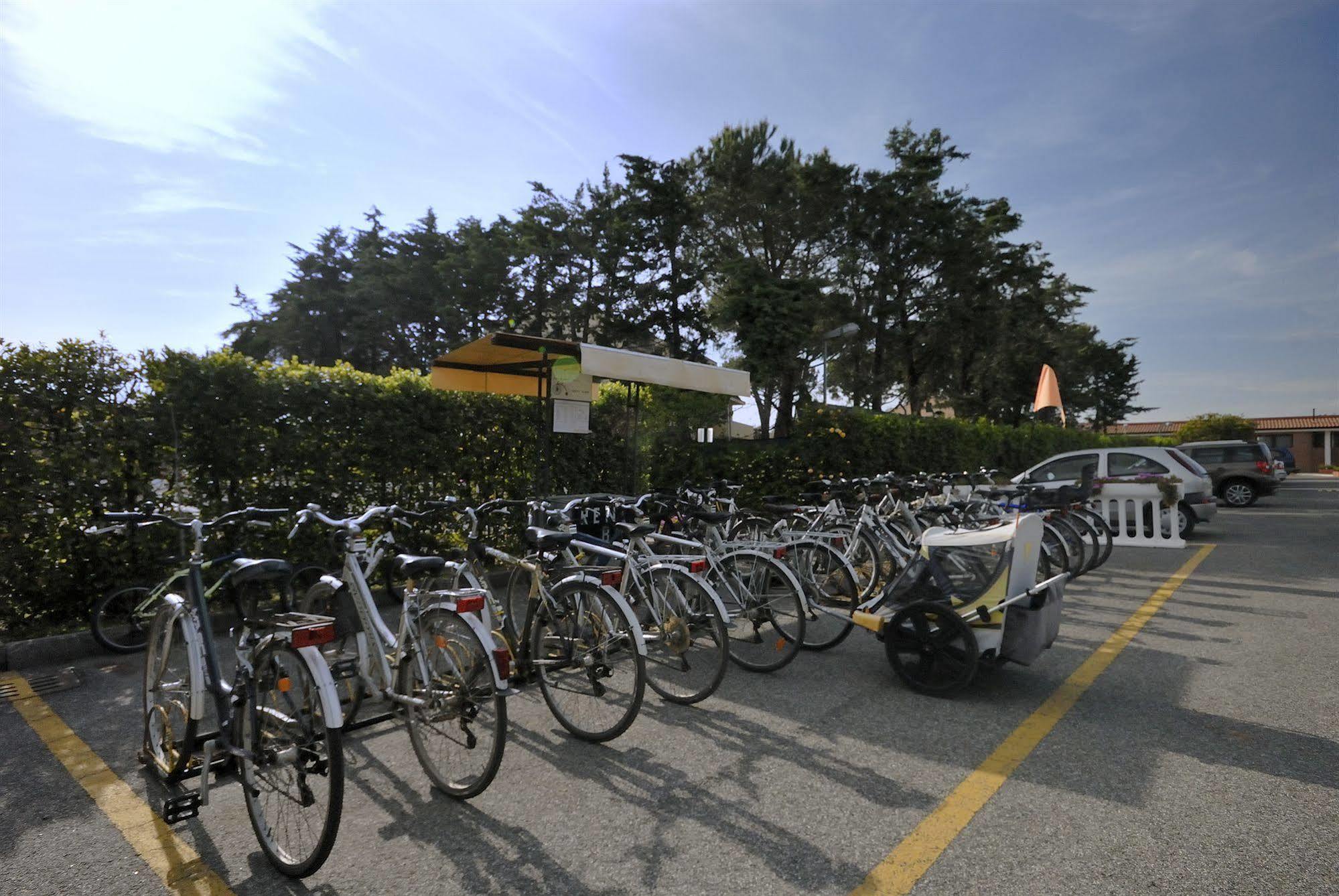 Vakantiepark Villaggio Turistico La Cecinella 3*