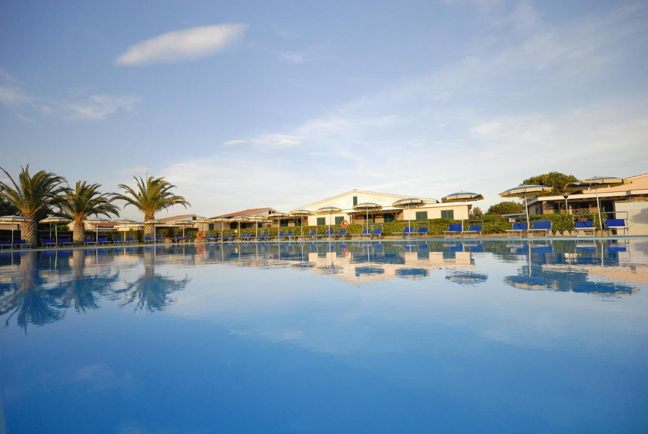 Villaggio Turistico La Cecinella 3*
