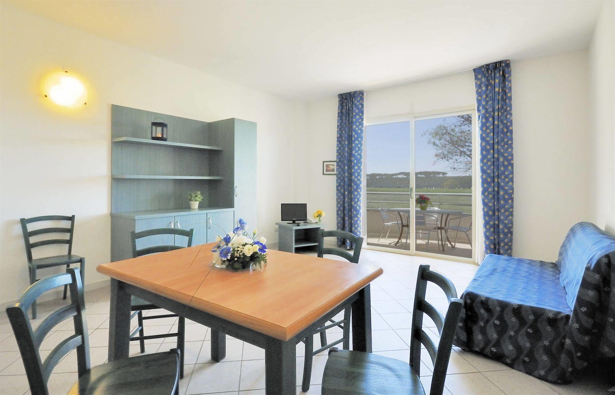 Villaggio Turistico La Cecinella 3*