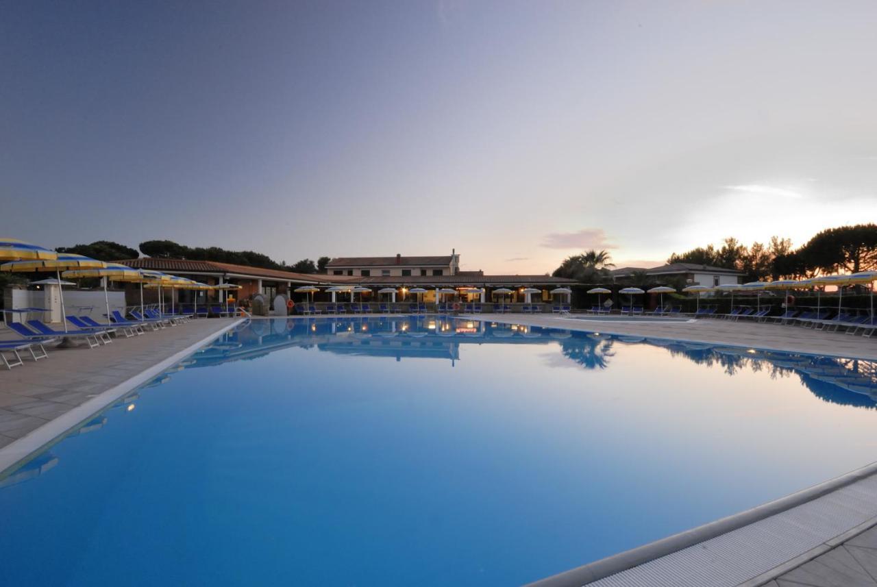 Villaggio Turistico La Cecinella 3*